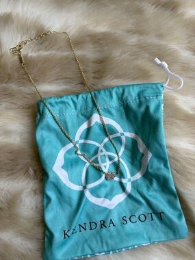 Kendra Scott necklace